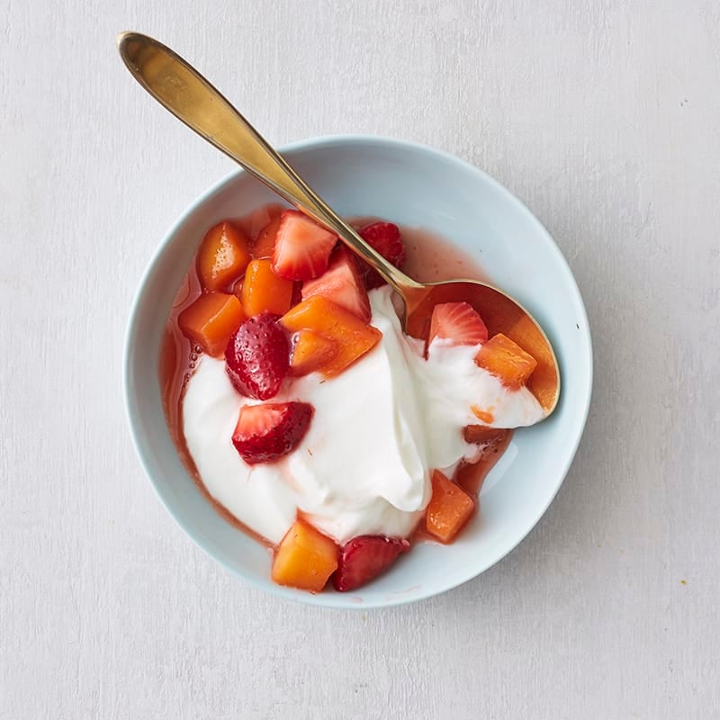 ViktVäktarna - Yoghurt med snabb jordgubbs- och mangosylt